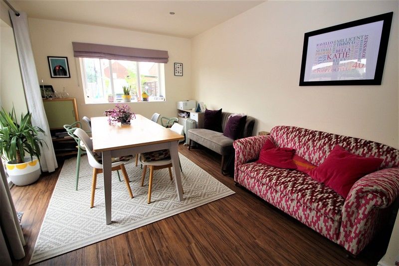 Property photo 3 of 10 Dining