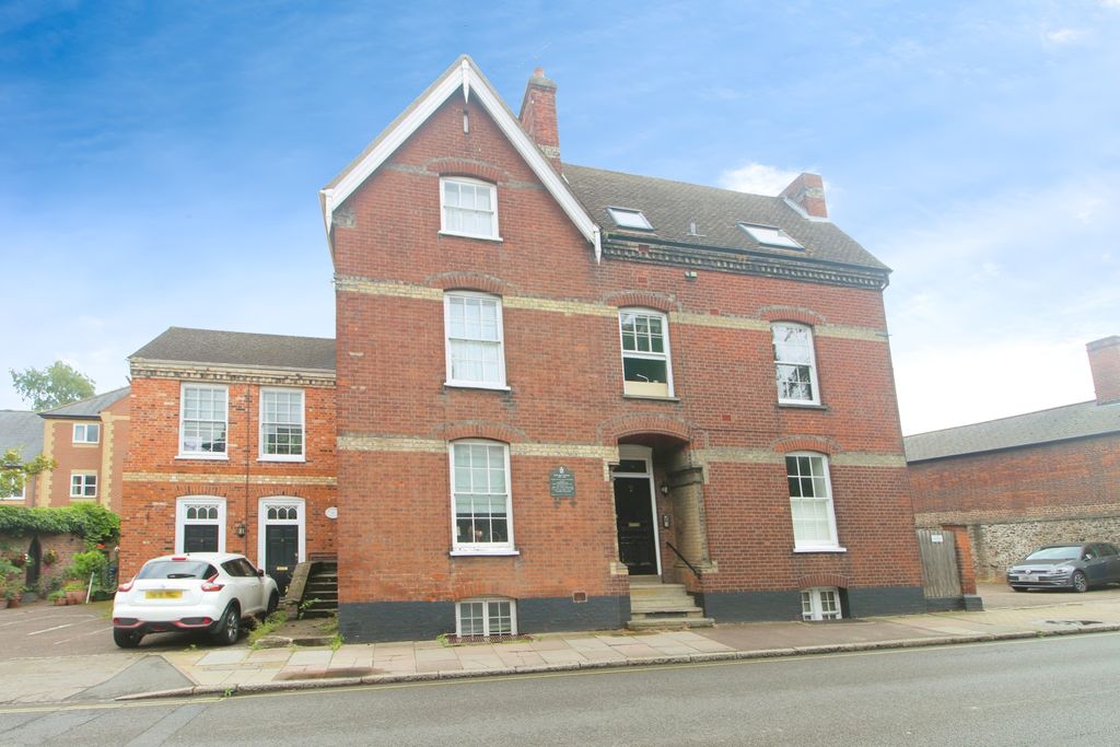 Property photo 1 of 8