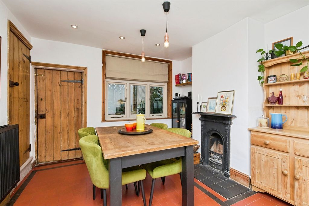 Property photo 3 of 20