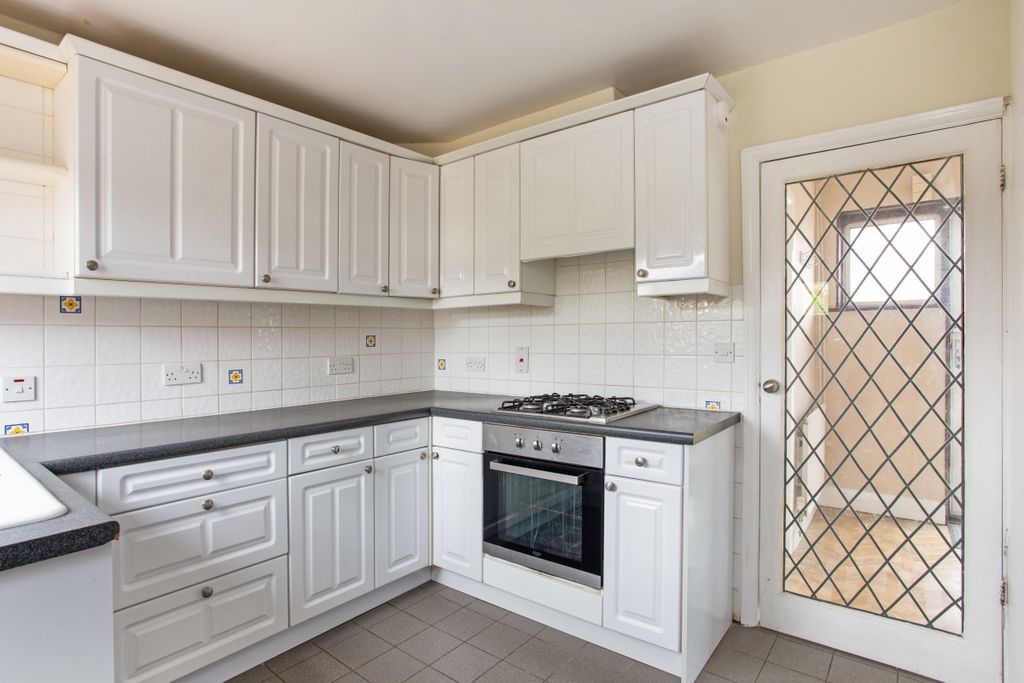 Property photo 2 of 12 6 Fotherley Road ...