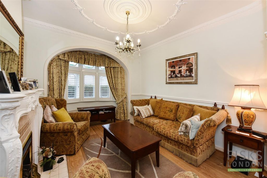 Property photo 3 of 14 145 Cumberland Rd (10).Jpg