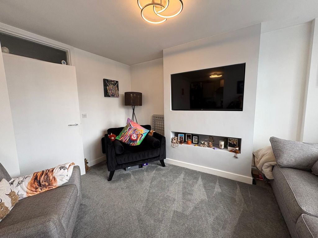 Property photo 3 of 11 Gallery