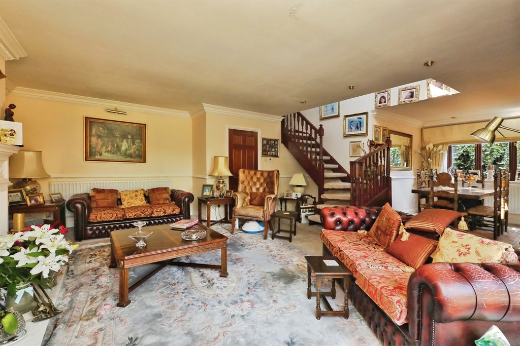 Property photo 2 of 20