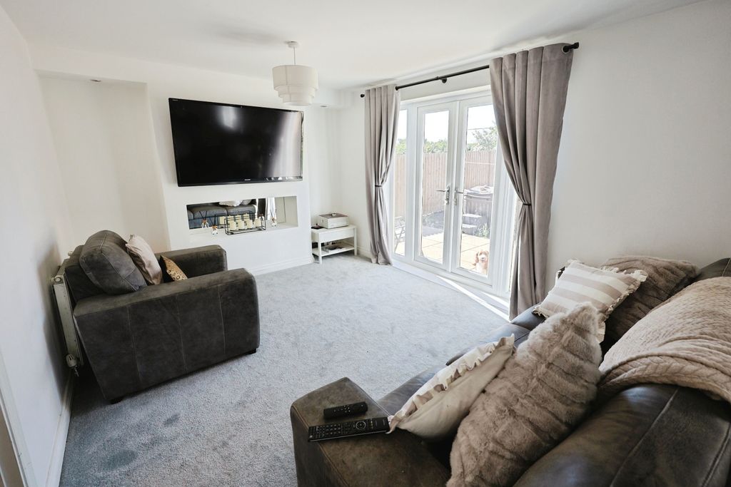 Property photo 3 of 17 Pbox-Img.Jpg