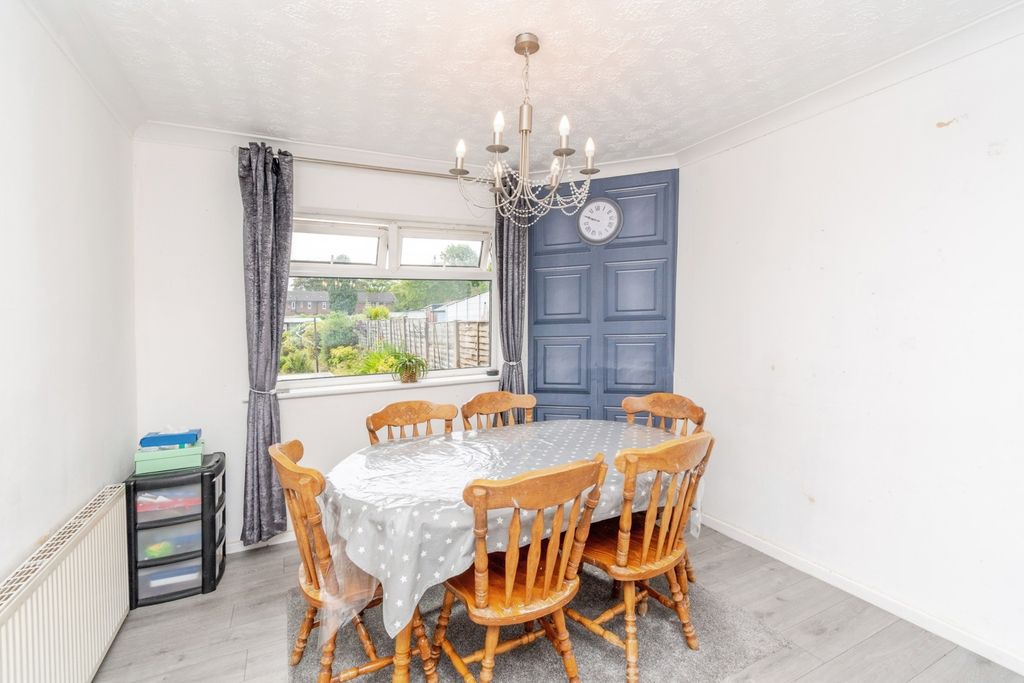 Property photo 3 of 17 Photo