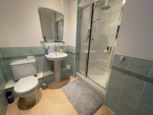 Property photo 3 of 8 En-Suite Bathroom