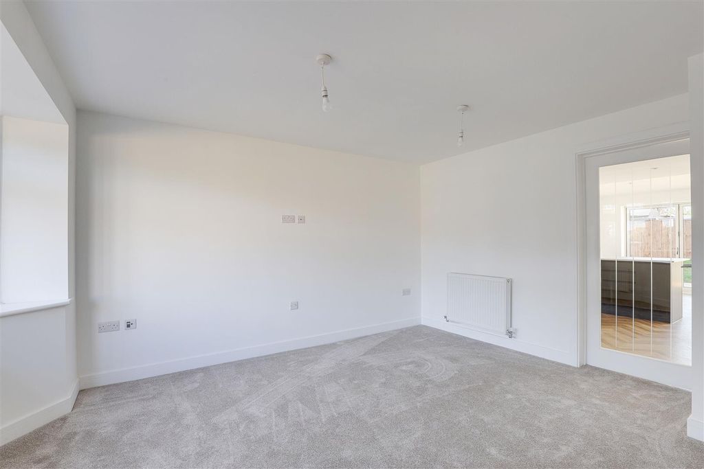 Property photo 3 of 19 11648.Jpg