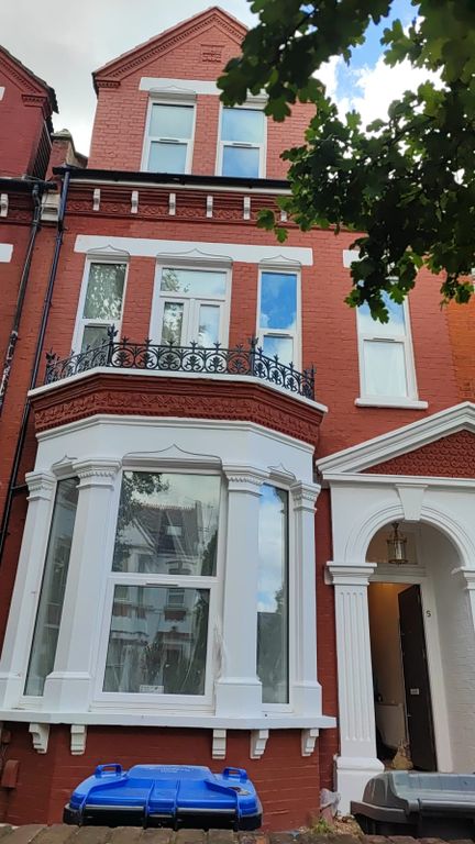 Property photo 1 of 9 Spacious En-Suite Room To Rent | Nw6 7Lj | Bills Included