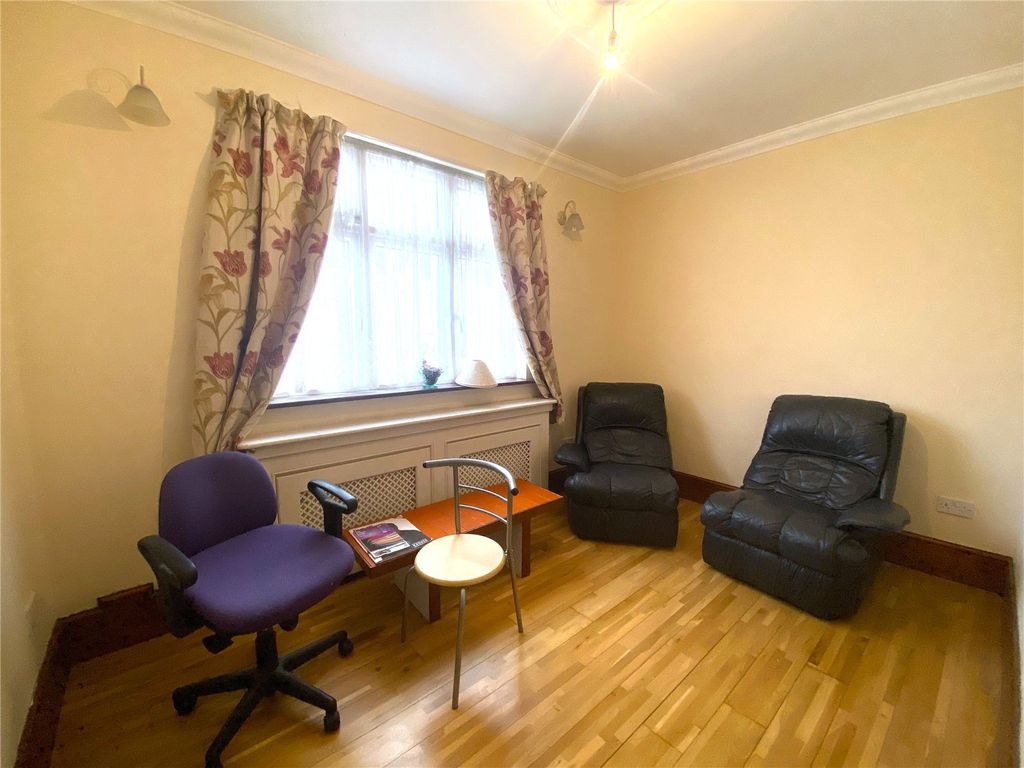 Property photo 3 of 16 Picture No. 25