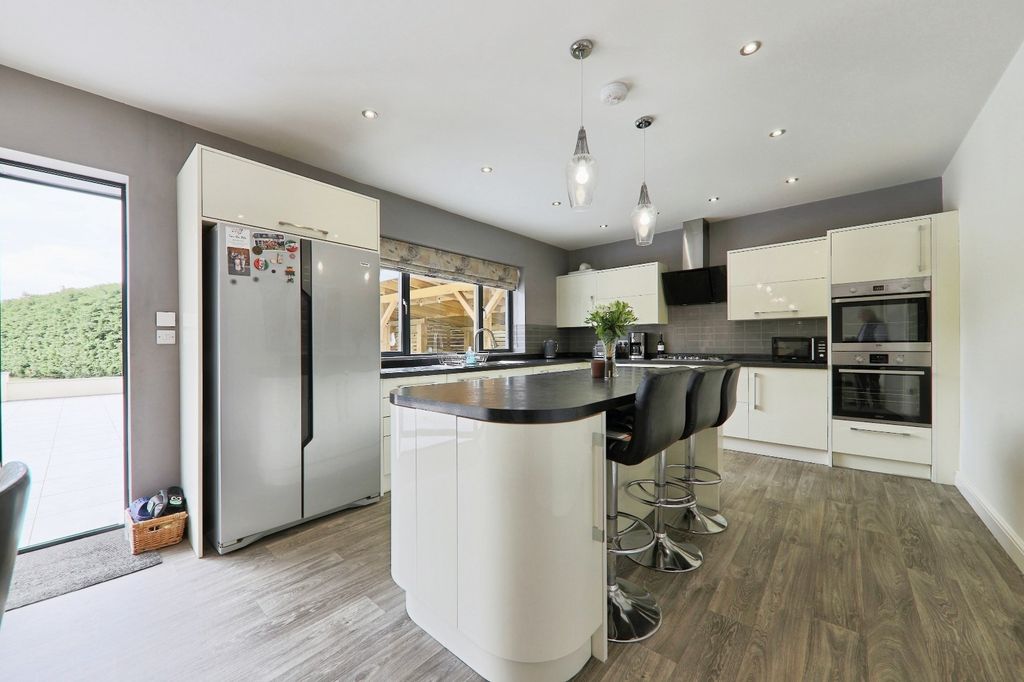 Property photo 3 of 28 4150759