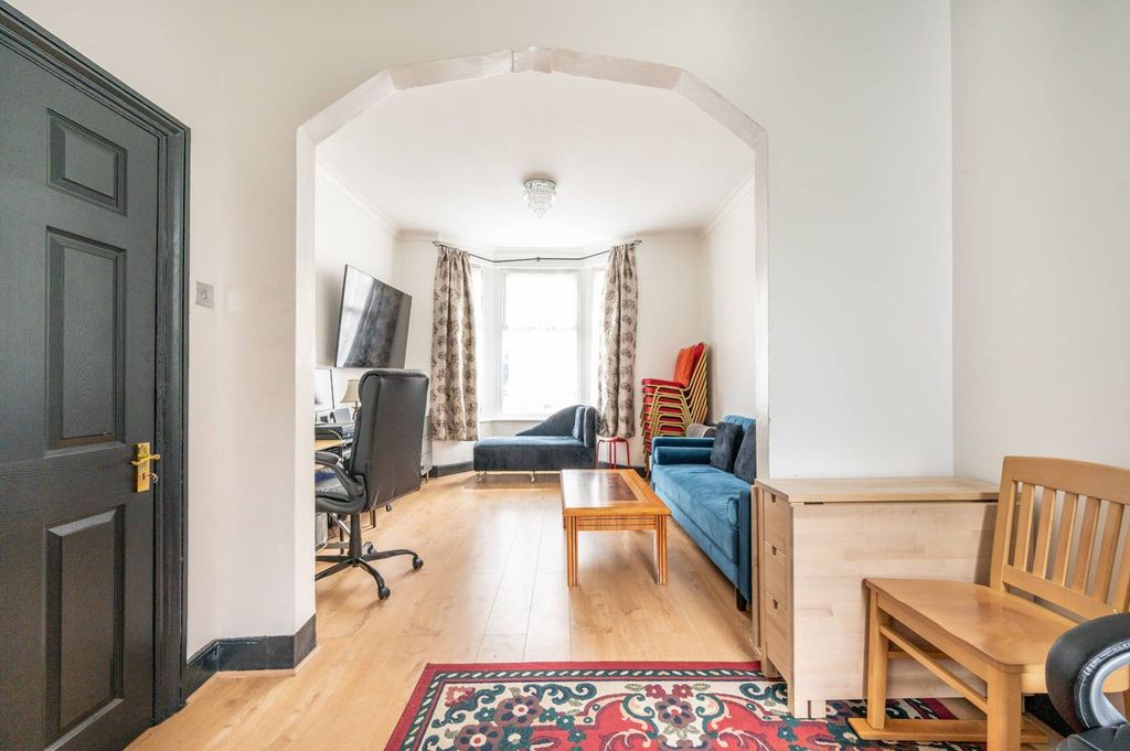 Property photo 3 of 12