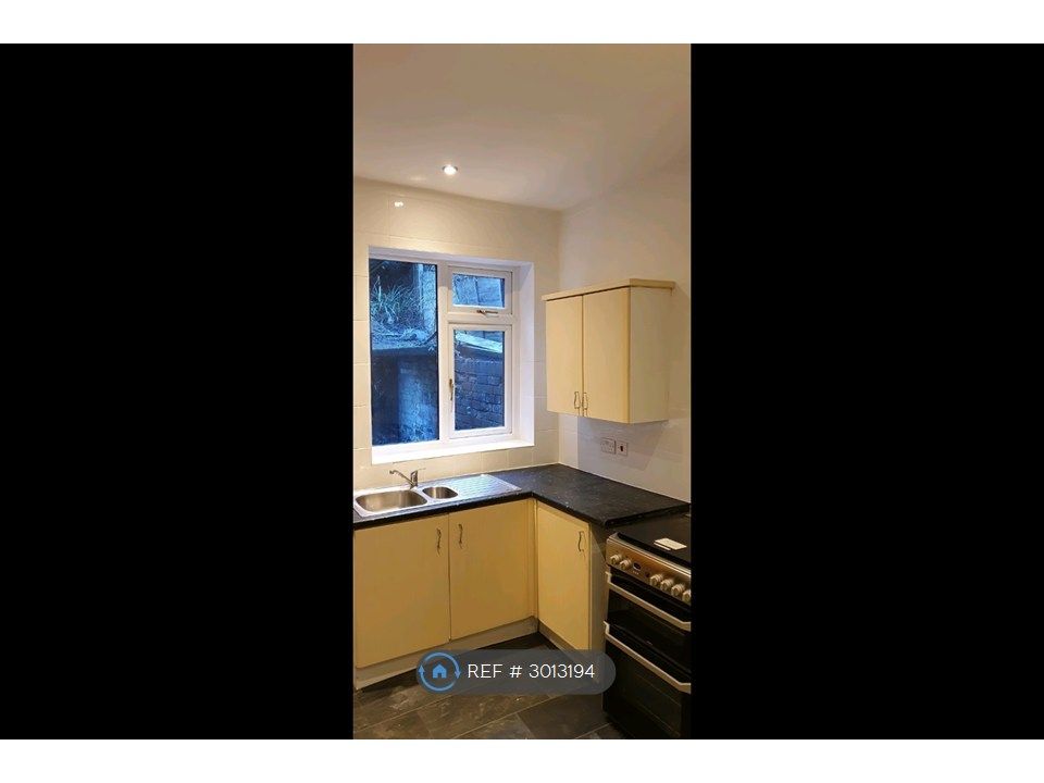 Property photo 3 of 14 Kitchen