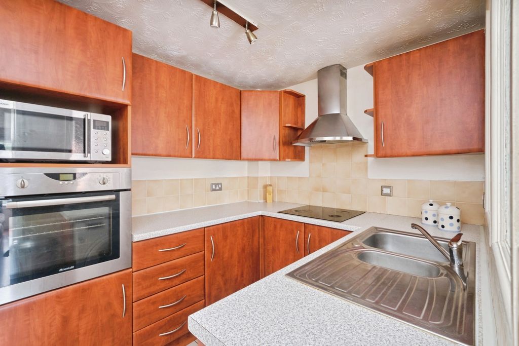 Property photo 2 of 17 Photo