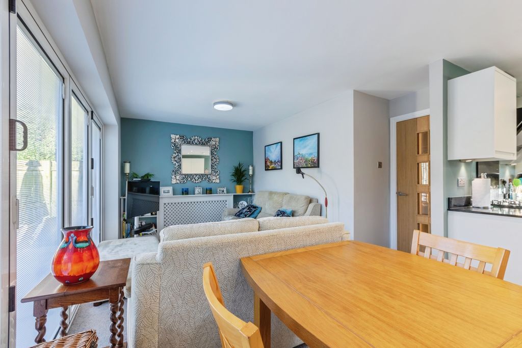 Property photo 2 of 14 Lounge