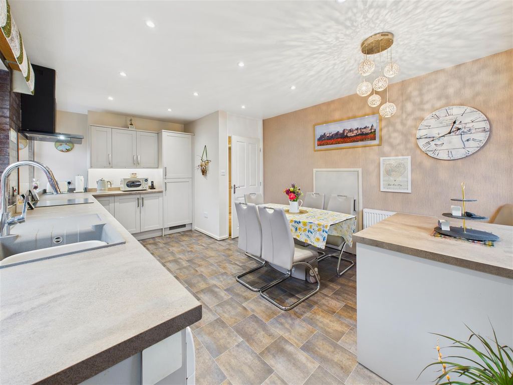 Property photo 2 of 18 Breakfast Kitchen