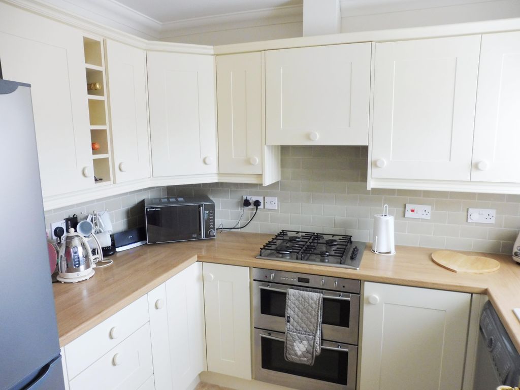Property photo 2 of 7 Kitchen