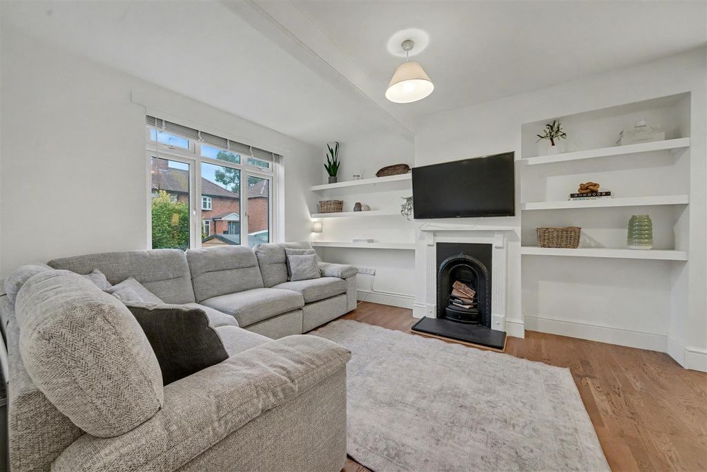 Property photo 1 of 13 55 Westcott Crescent W7 1Pl-4.Jpeg