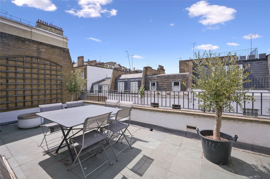 Property photo 2 of 14 Terrace