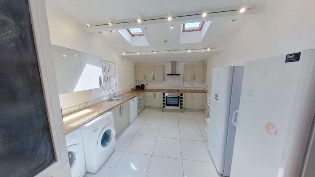 Property photo 3 of 14 A Spacious And Modern Kitchen With Abundant Natura...