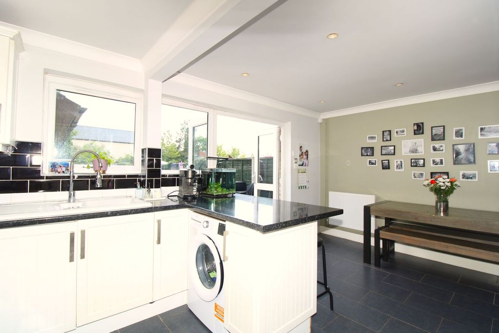 Property photo 1 of 21 Kitchen/Diner