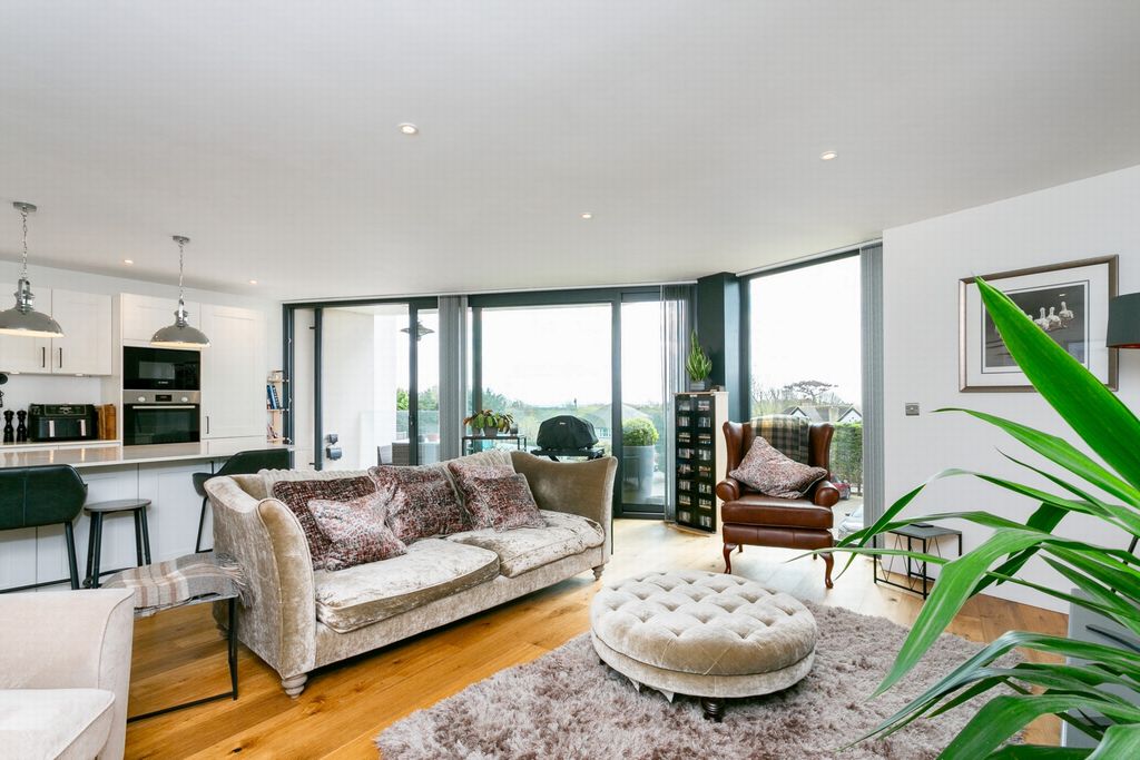 Property photo 3 of 16 Living Space