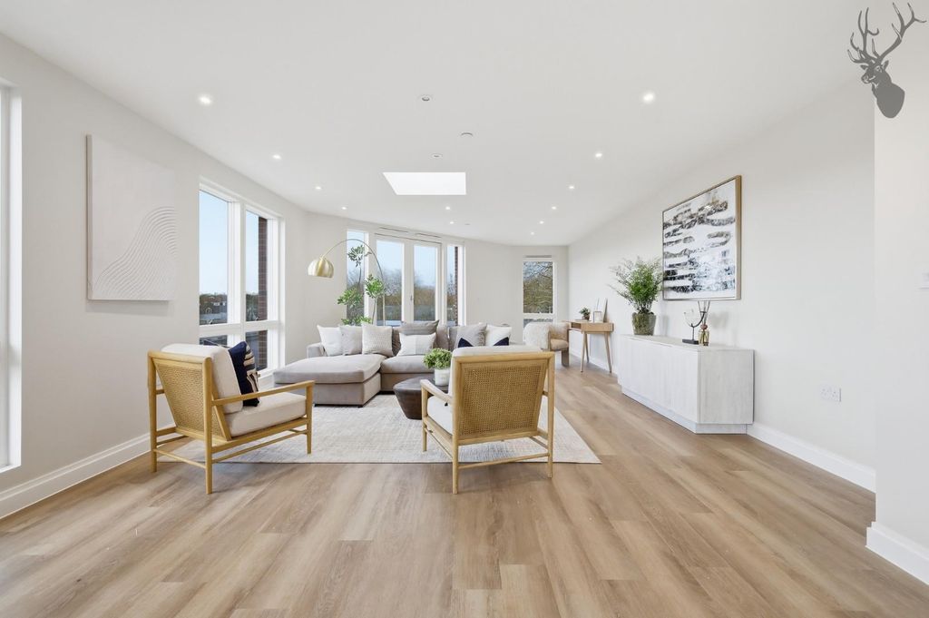 Additional image 4 of 2 bed flat for saleNovella, Chigwell IG7