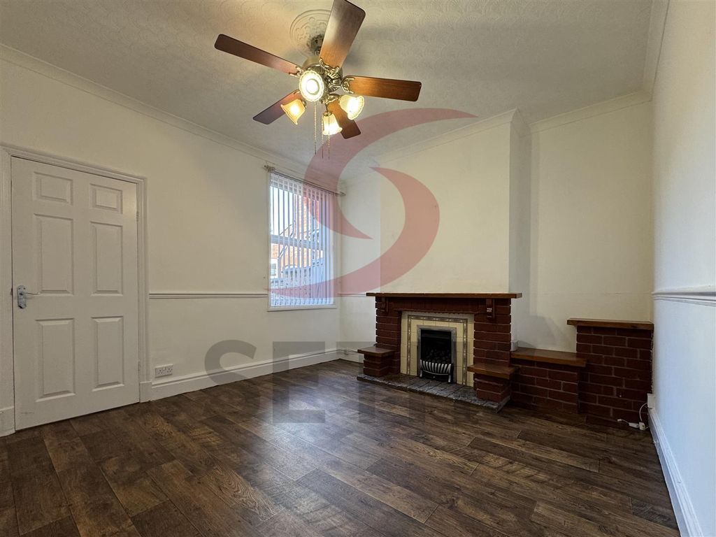 Property photo 3 of 11 Dining Room