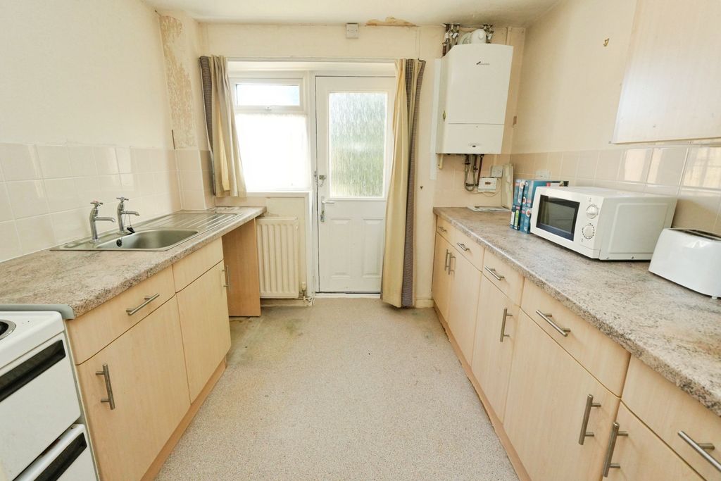 Property photo 2 of 7 Kitchen