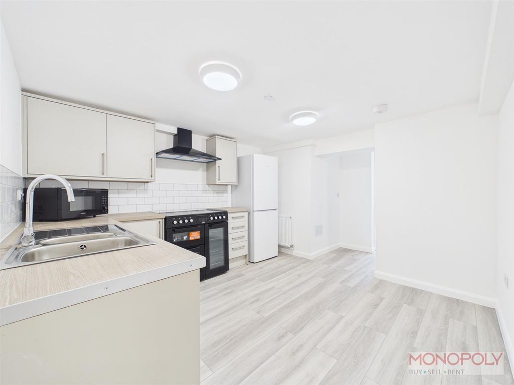 Property photo 3 of 24 Cam01943G0-Pr0640-Still020.Jpg