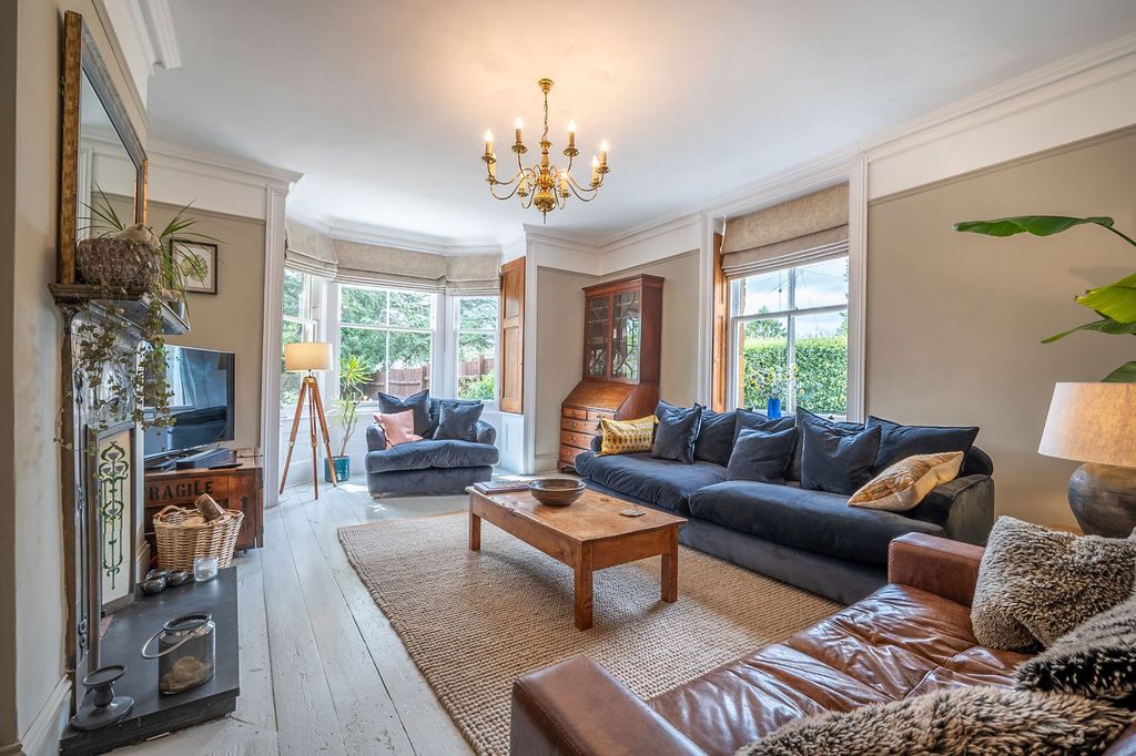 Property photo 2 of 35