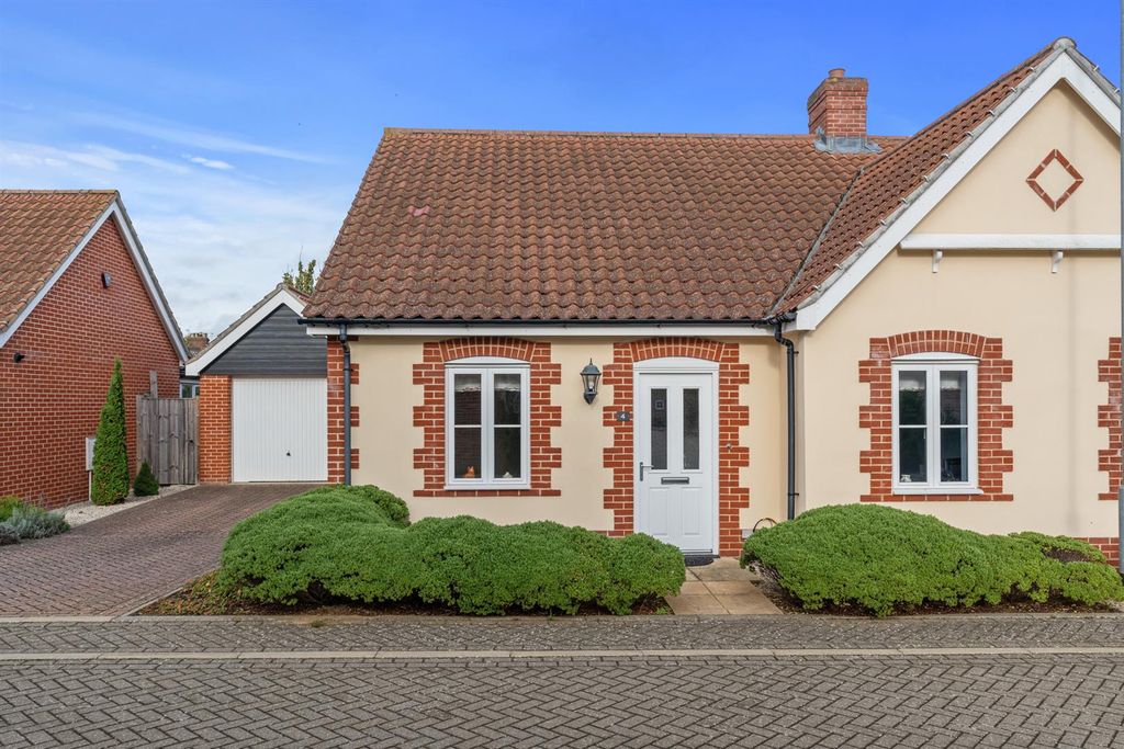 Property photo 2 of 14 4Pilchclose-001.Jpg