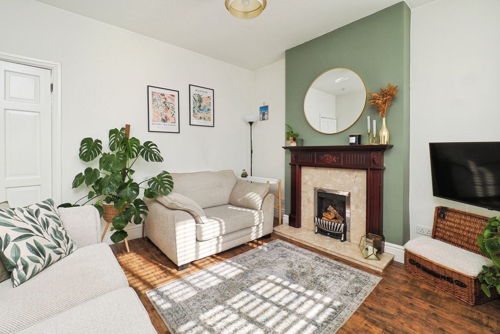 Property photo 2 of 17 Photo