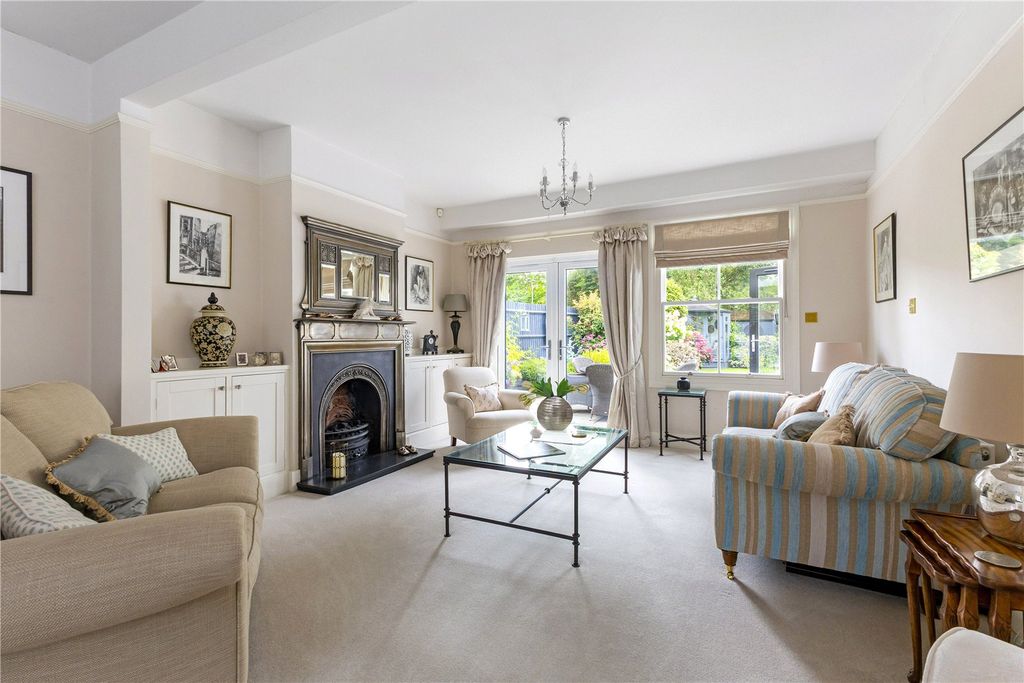 Property photo 3 of 12 Sitting Room