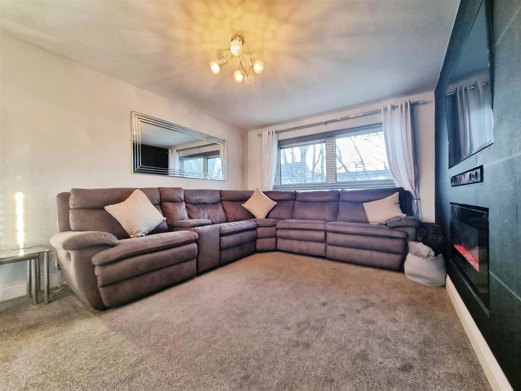 Property photo 3 of 12 1Aebf8E4-Photo-2026-01-12-15-40-34 20 283 29.Jpg