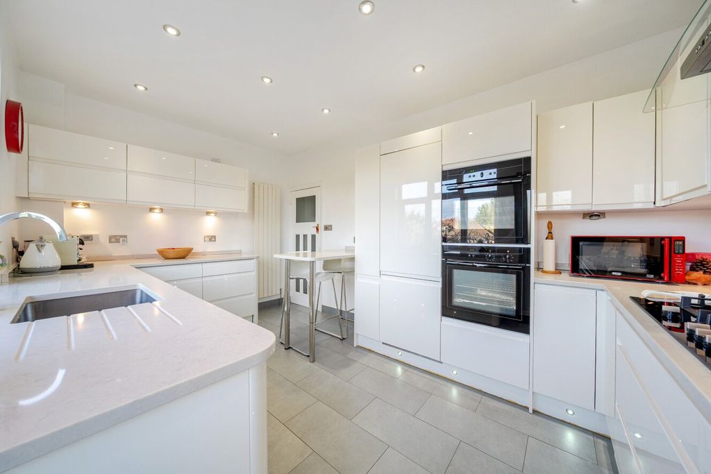 Property photo 3 of 12 Picture No. 14