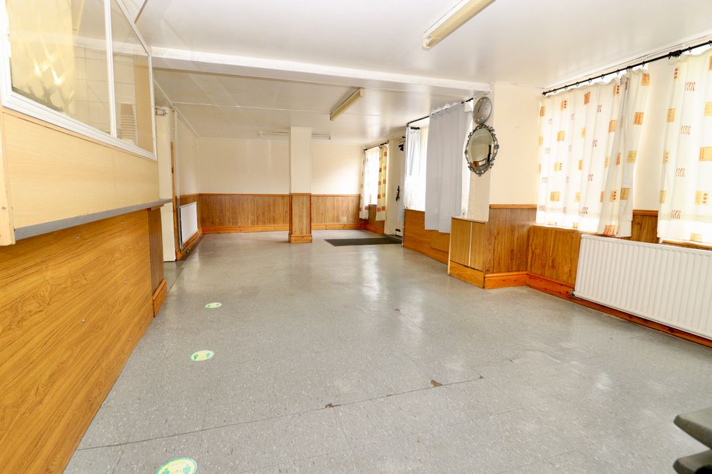 Property photo 2 of 22