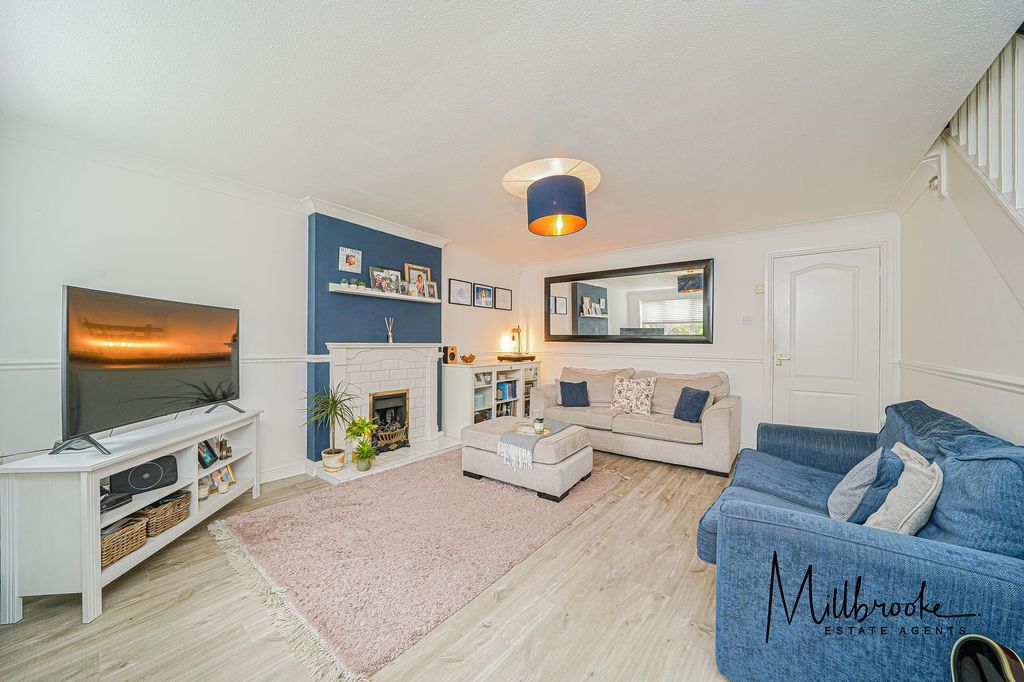 Property photo 2 of 32