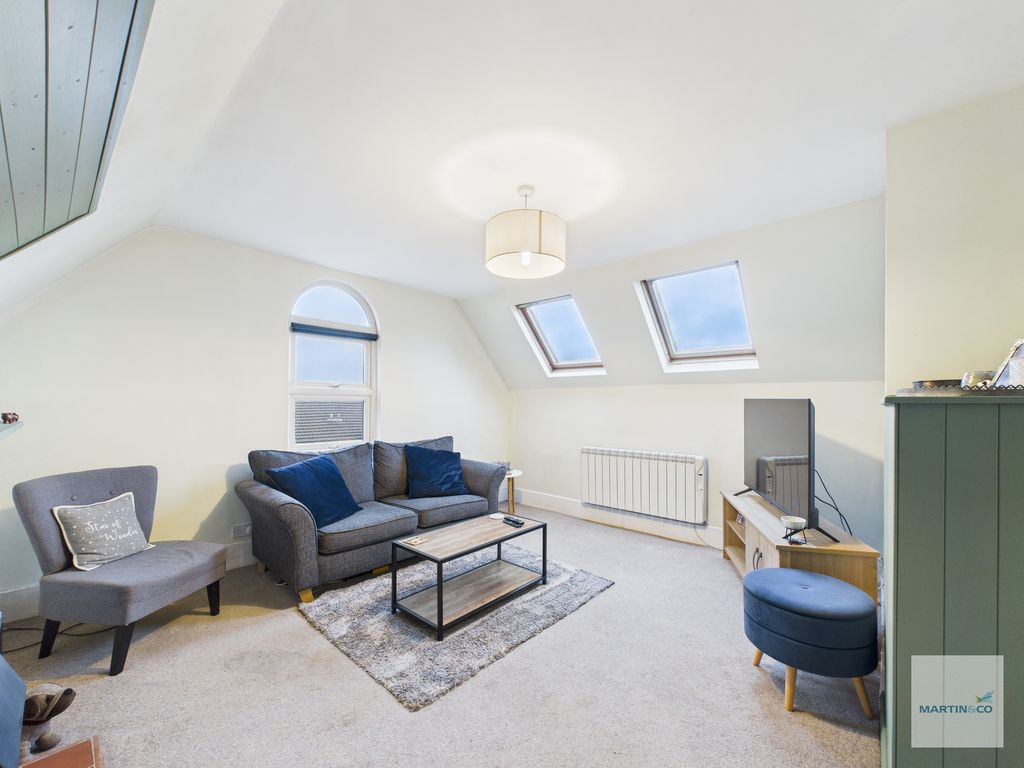 Property photo 2 of 10 Cam03394G0-Pr0436-Still001