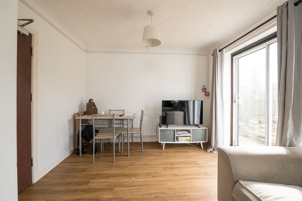 Property photo 3 of 27