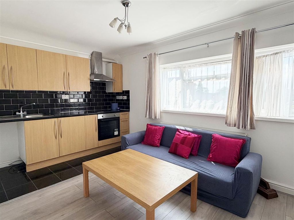 Property photo 2 of 8 Cr Ff Recep2.Jpg