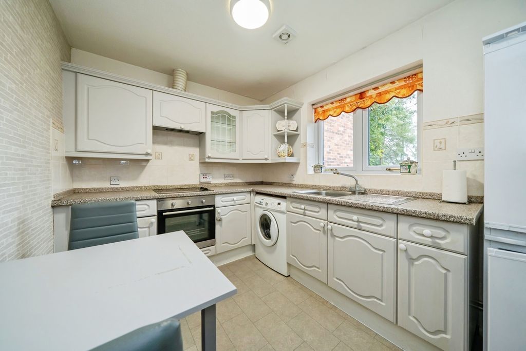 Property photo 3 of 14 Kitchen