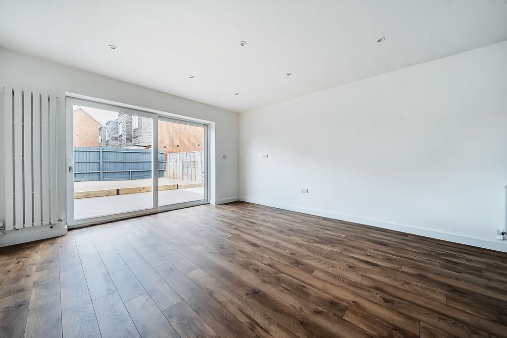 Property photo 2 of 20 Picture No. 42