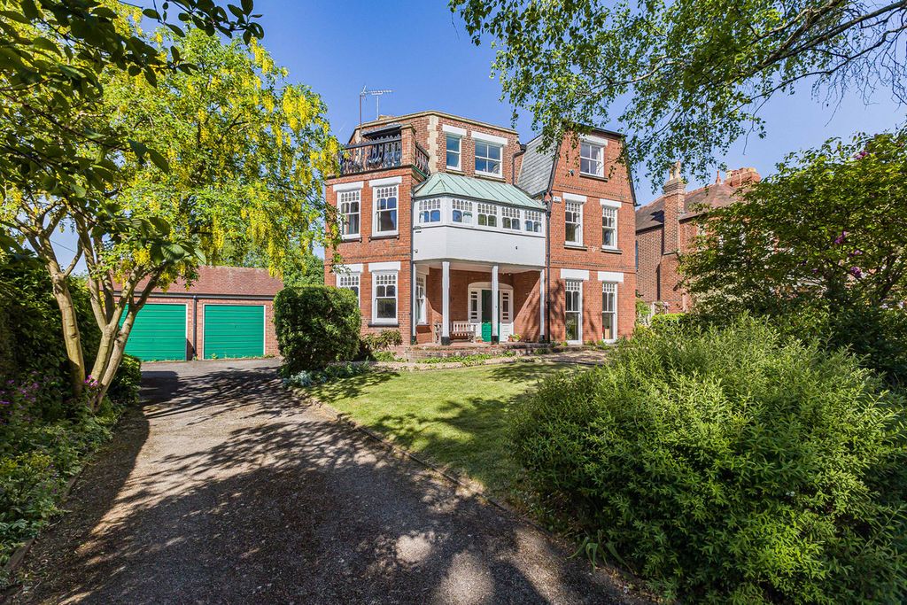 Property photo 1 of 41