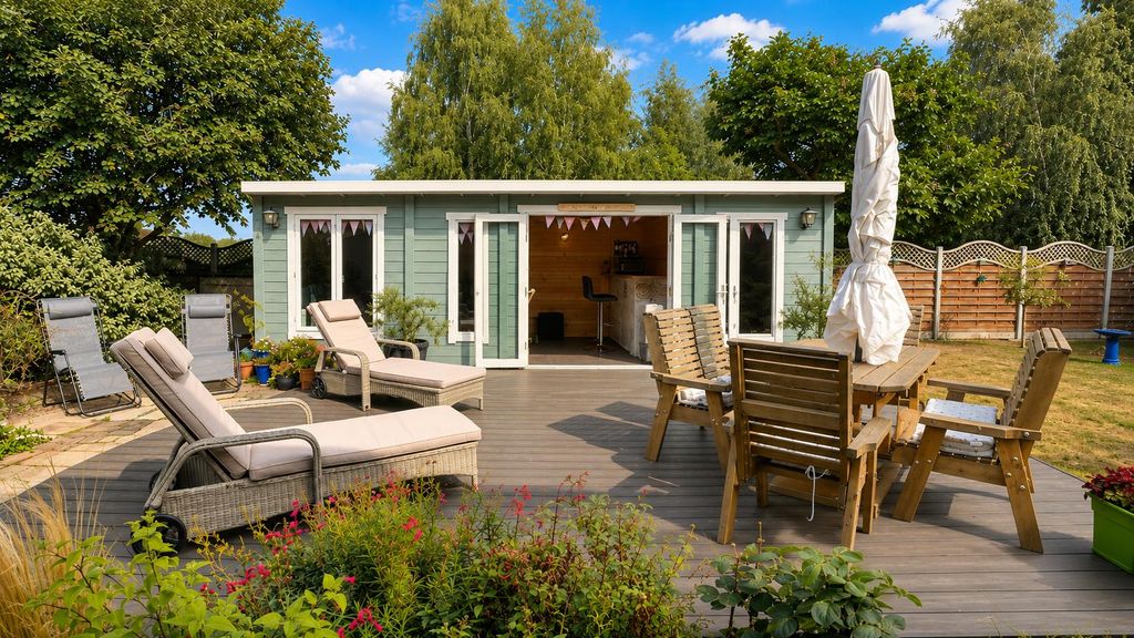 Property photo 2 of 37 Outbuilding/Bar