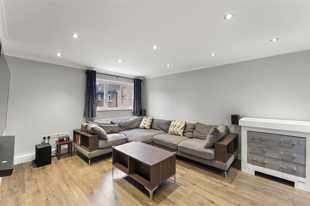 Property photo 2 of 14