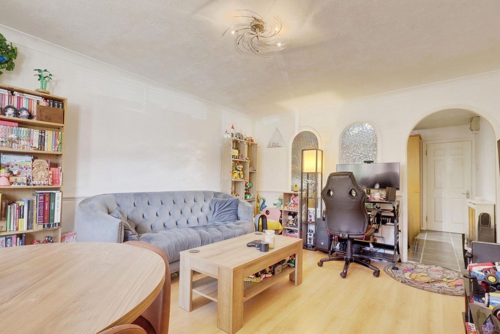 Property photo 3 of 17
