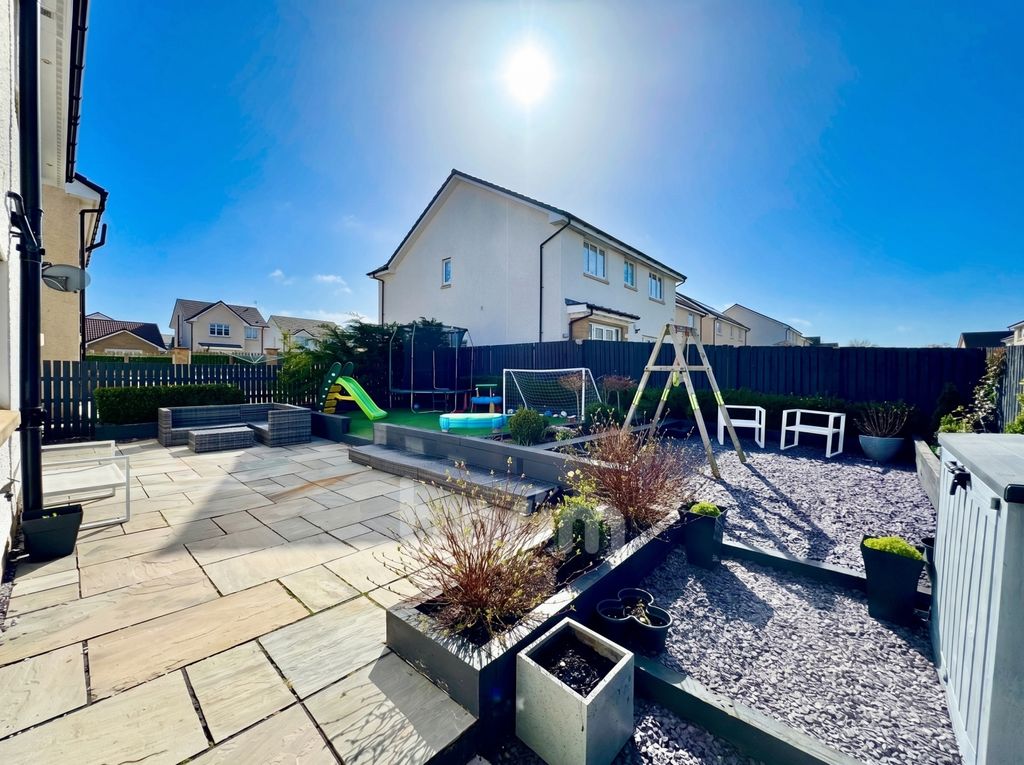 Property photo 2 of 32 Juniper Street, Irvine Garden