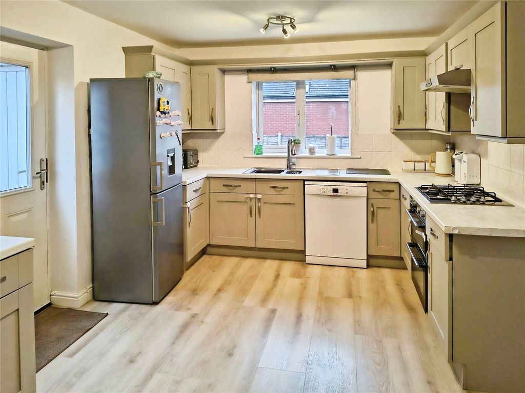 Property photo 2 of 16 Kitchen