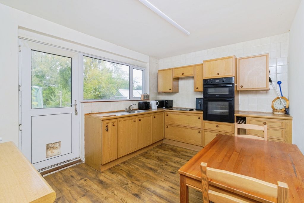 Property photo 3 of 17 Photo