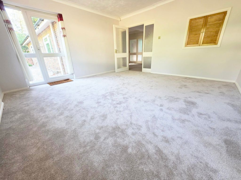 Property photo 3 of 18 Dining Room